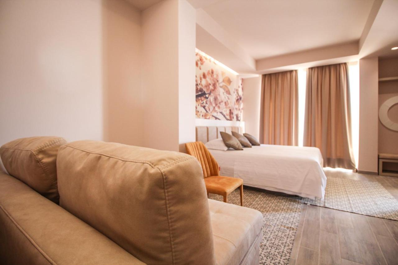 Hotel Kristera Vlore Exterior photo