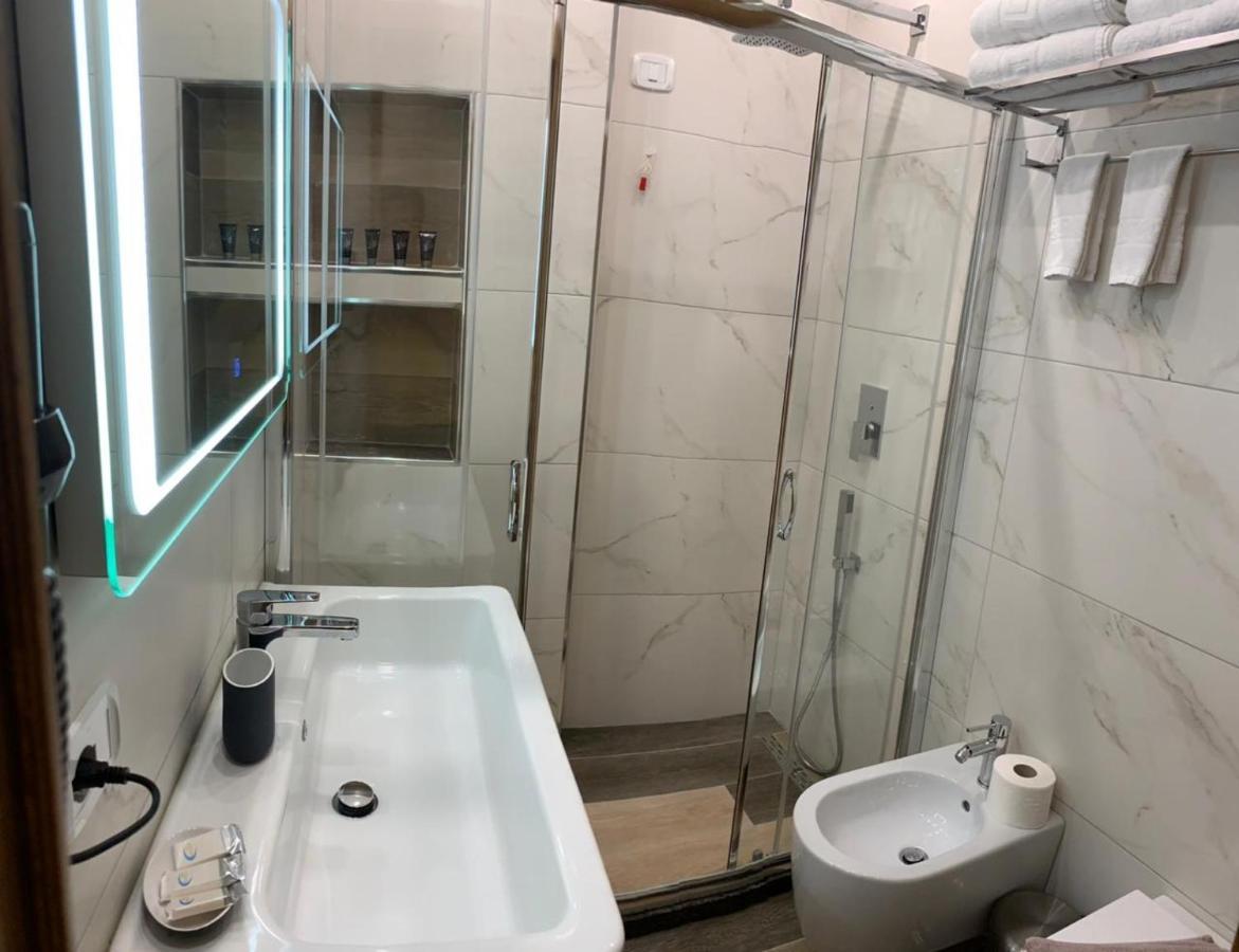 Hotel Kristera Vlore Exterior photo