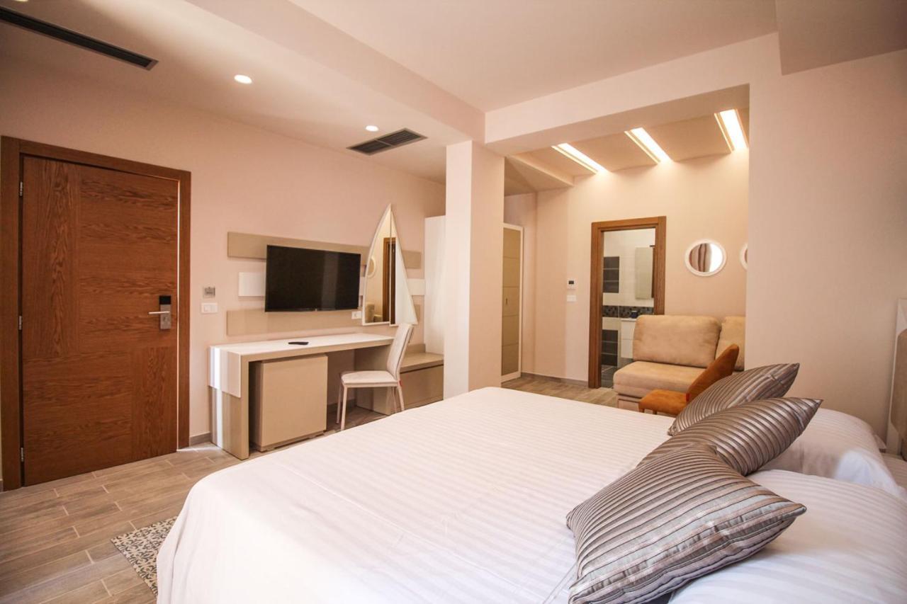 Hotel Kristera Vlore Exterior photo